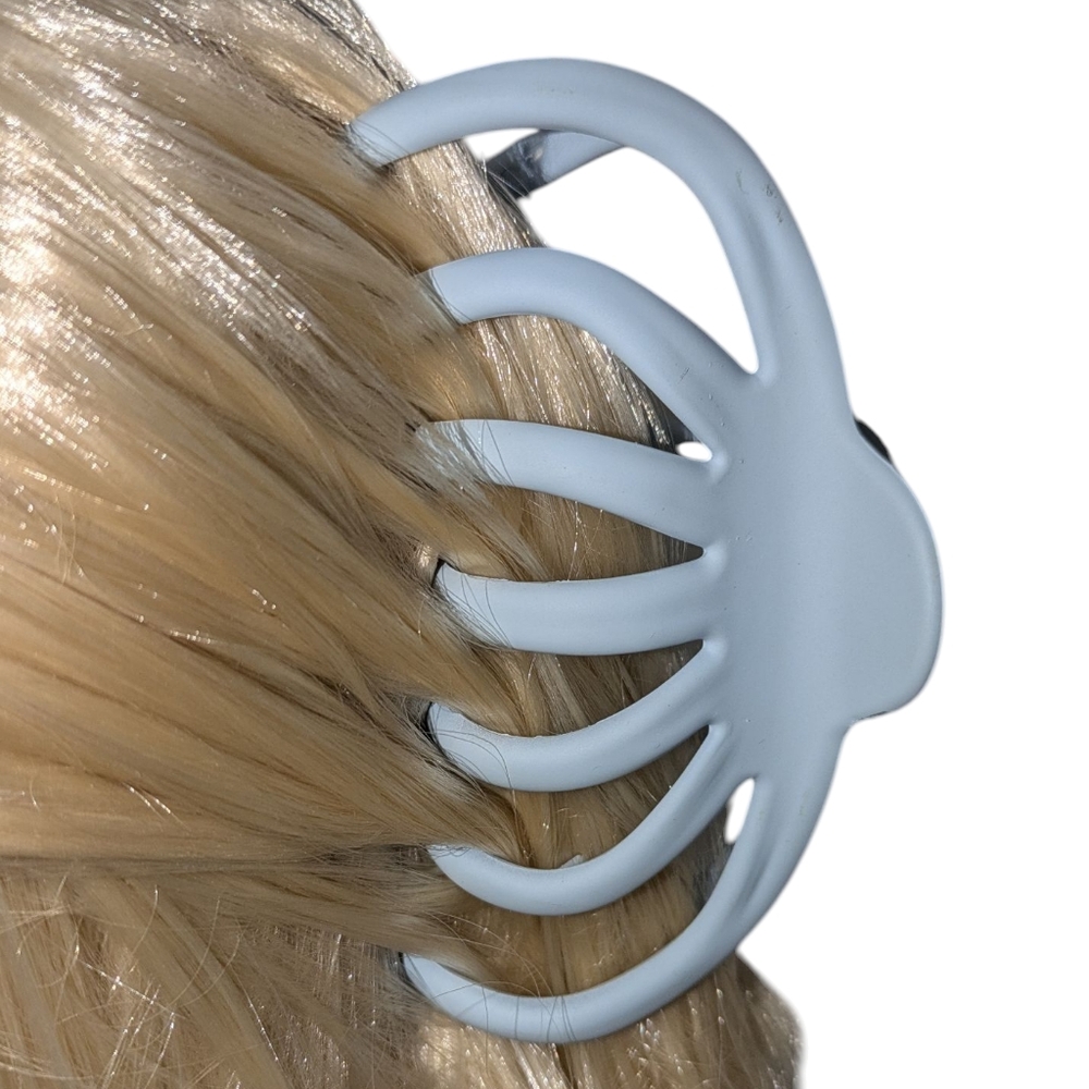 🍁 3/ $15 Boutique Claw Clip